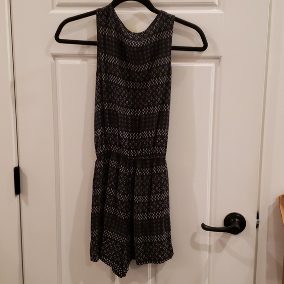 ⭐3/$30⭐MOSSIMO ROMPER - Picture 2 of 5